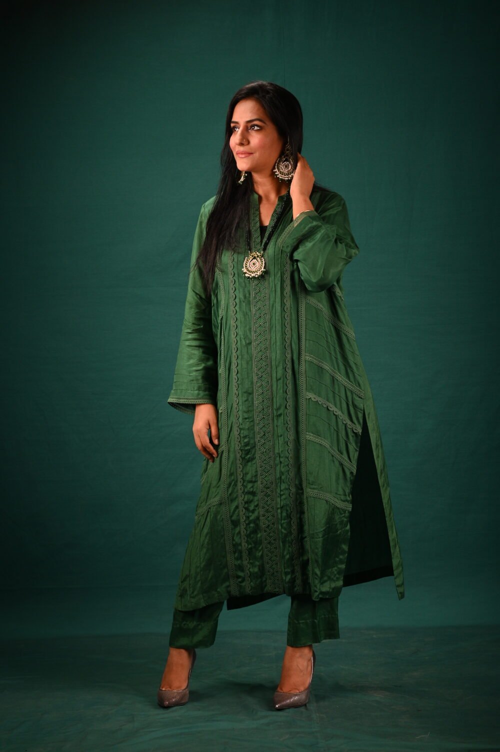 Emerald Grace - Textured Kurta and Trouser Set - Image 3